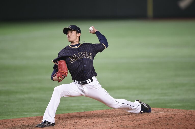 2017年WBCの1次ラウンド。先発の菅野智之から5回1死一、二塁のピンチでマウンドを託された岡田俊哉はピンチを広げるも、見事無失点で切り抜けた ©BUNGEISHUNJU