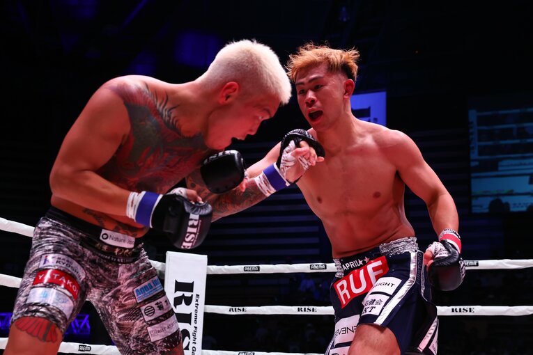 YA-MANと山口裕人の壮絶な殴り合い　©RISE/Chiyo Yamamoto