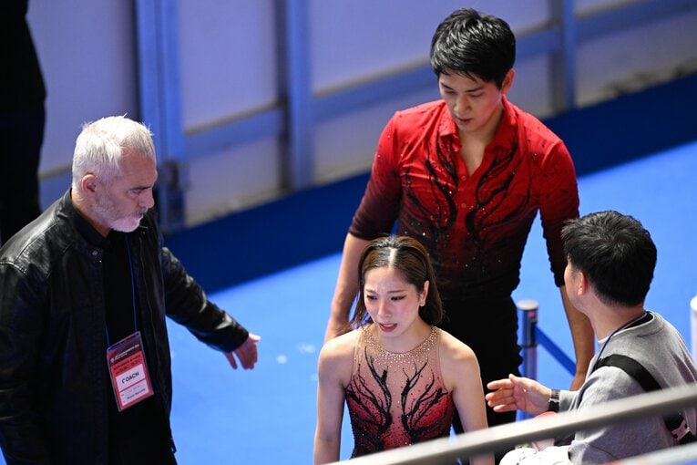 全日本選手権SP。三浦に左肩脱臼のアクシデントがあった【スワイプするとそのほかの写真もご覧になれます】　©Asami Enomoto