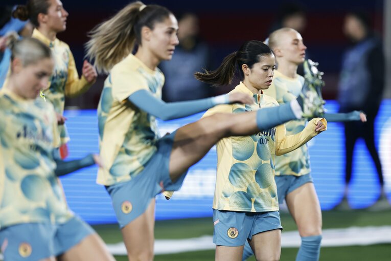 「ユイさん、大好きです」“マンCを熟知”なでしこ新監督ニールセンが就任会見で評価も…長谷川唯と藤野あおばがバルサ戦完敗で見せた素顔(2)