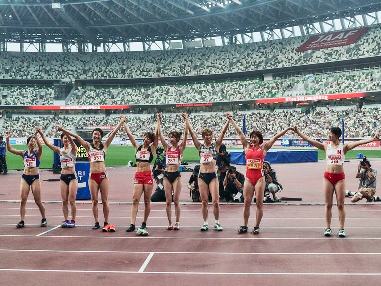 8人でのフィナーレ　©Yuki Suenaga