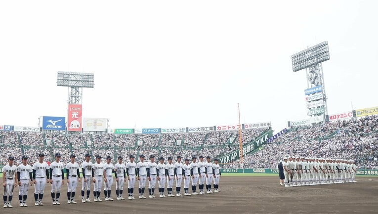 決勝戦、平均身長は沖縄尚学170cm、日大三177cmだった　©JMPA