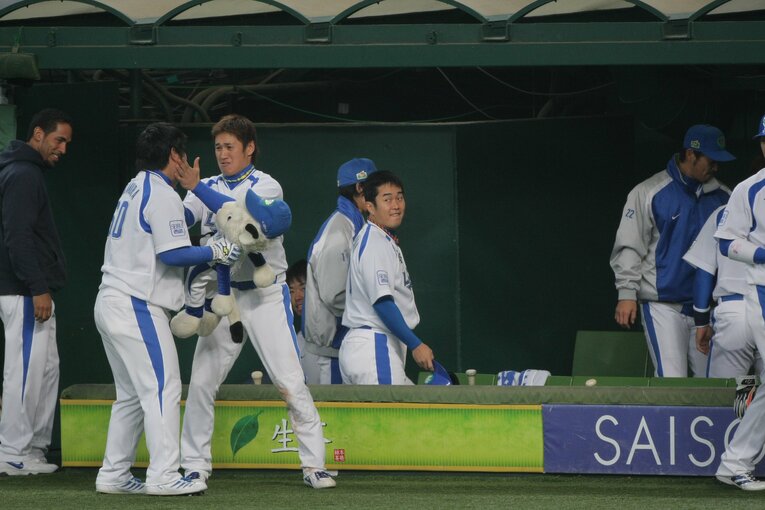 「サンペイ、三振してもいいからさ」“おかわりくん”ブレイク前夜の西武・中村剛也を救った言葉《祝・史上14人目の450本塁打》(21)