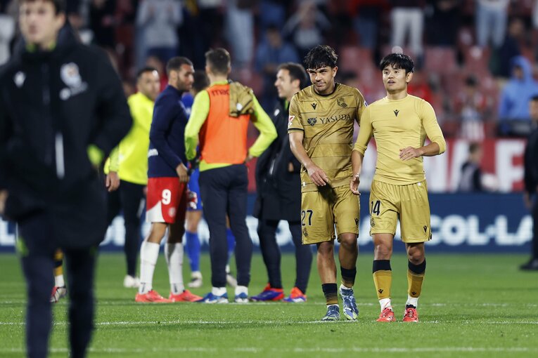 「久保建英に疲労感が…」日本代表で2万6000キロ移動の強行日程も「韓国人FWとユニ交換」ソシエダで途中出場、現地カメラマンが見た表情(17)