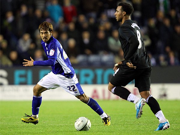 チームメイトがあのベッカム レスター 阿部勇樹の正念場 プレミアリーグ Number Web ナンバー