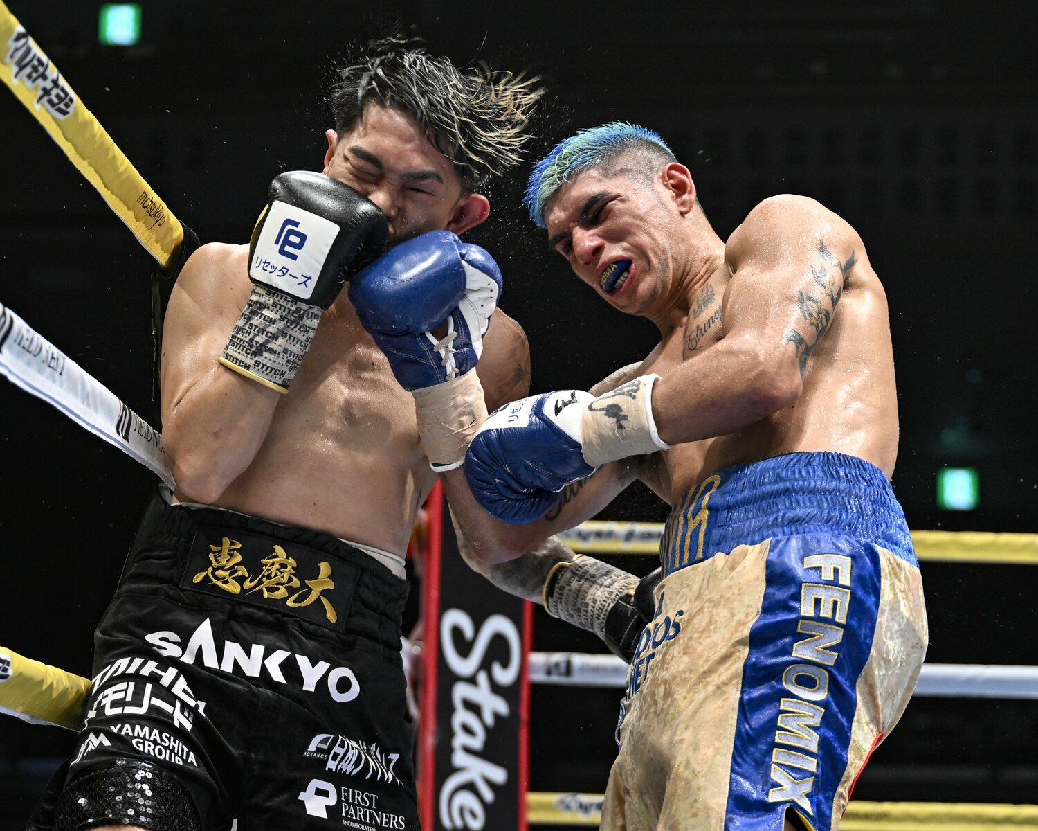 至近距離でアッパーを放つフェルナンド・マルティネス　©Hiroaki Yamaguchi