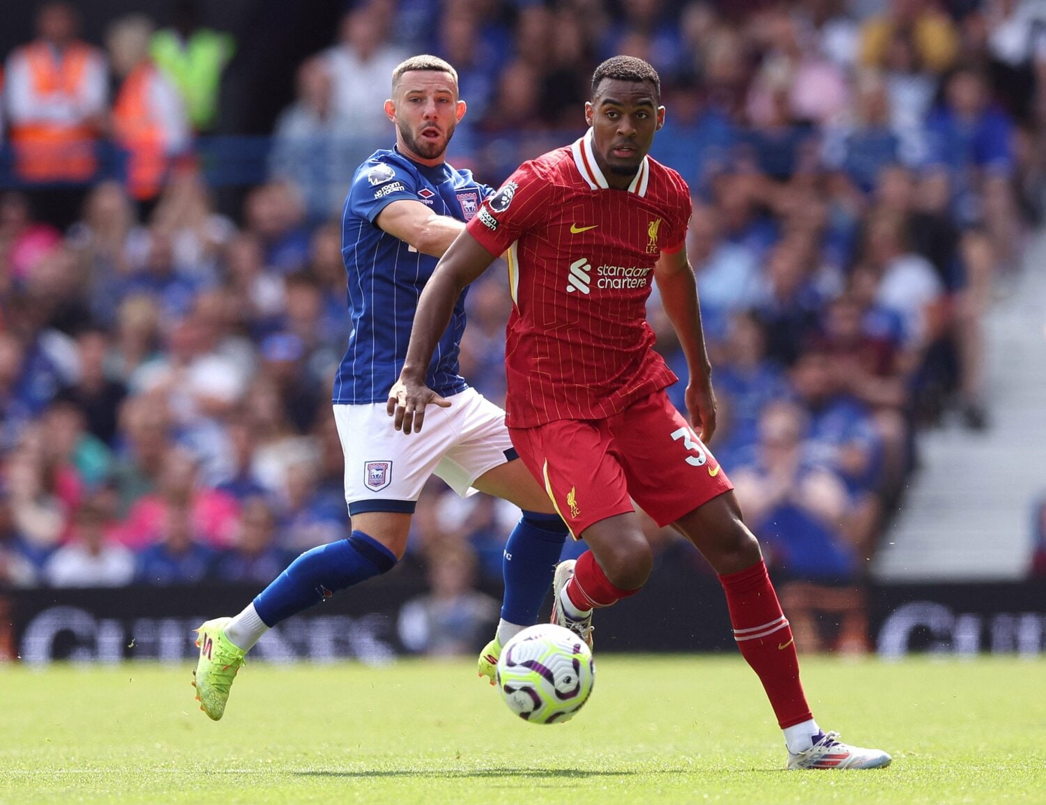プレミア開幕節でリバプールの中盤の底としてプレーしたフラーフェンベルフ ©︎Getty Images