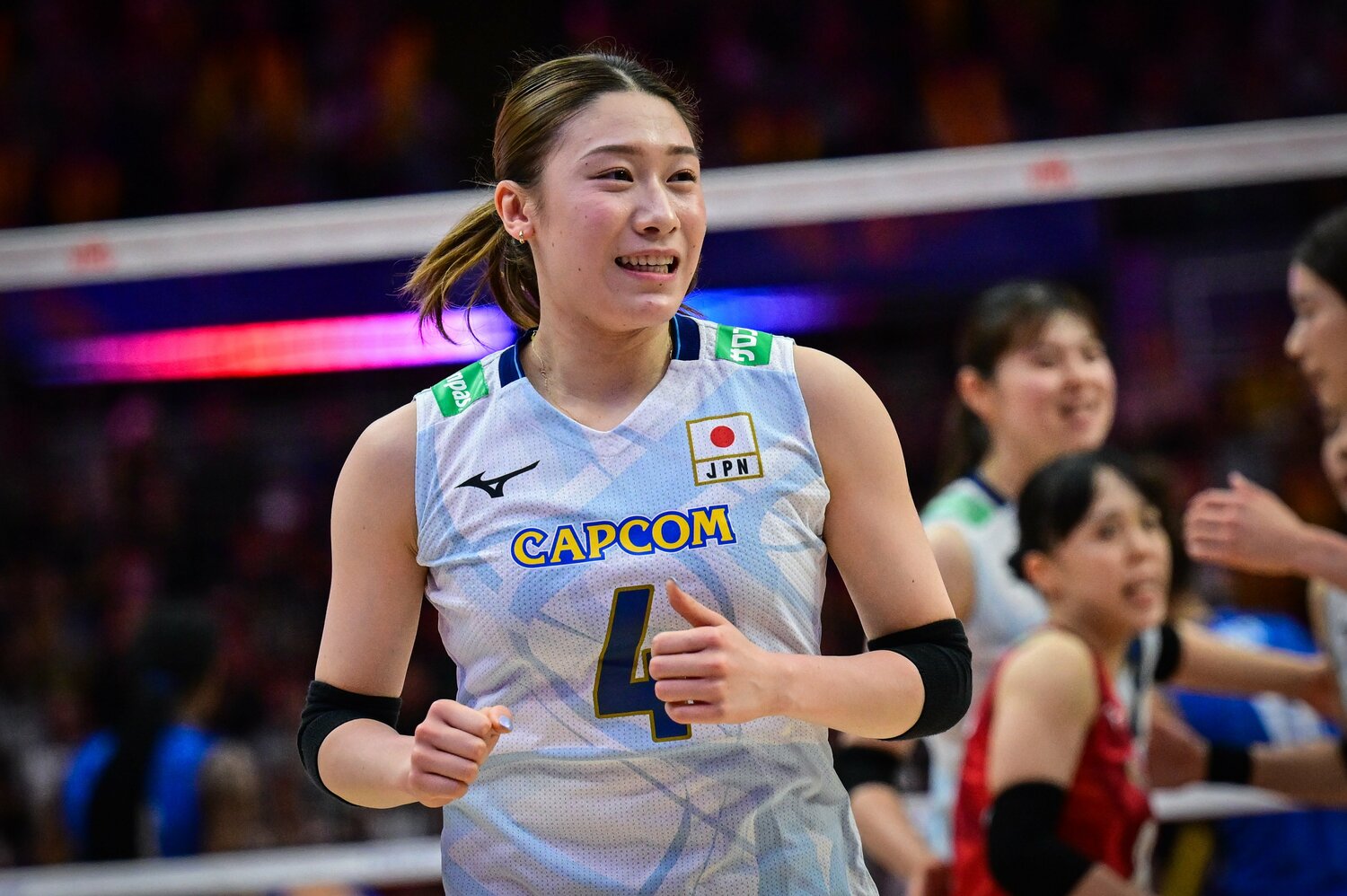 世界ランクで上回るイタリア相手に果敢に挑んだ日本。来季はイタリア・ノバーラに移籍する石川真佑にも注目が集まった　©︎Volleyball World