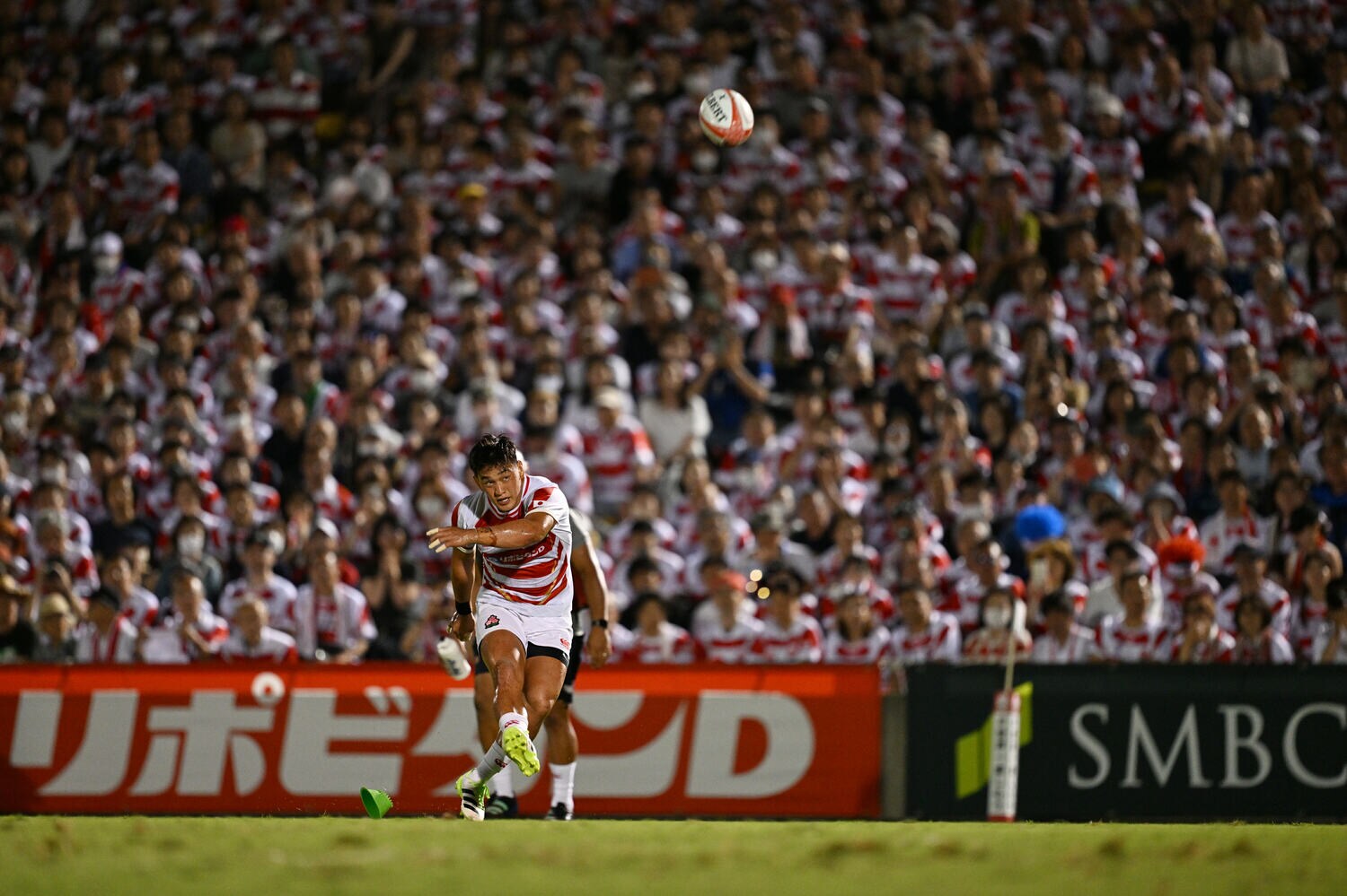 中学までは部活でサッカーをやっていた李承信　©AFLO