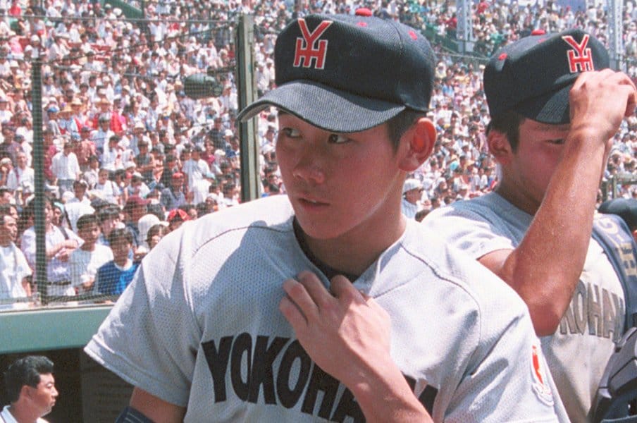 プロ選手たちの証言。高校野球での「水を飲むな」の境界線は松坂世代？＜Number Web＞ photograph by Kyodo News