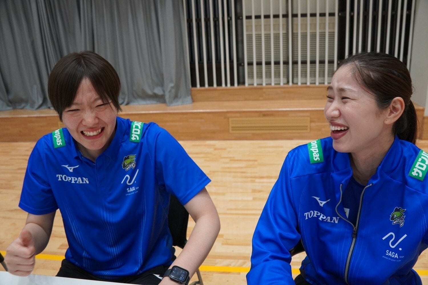 荒木彩花と長岡望悠（右）　©︎SAGA久光スプリングス