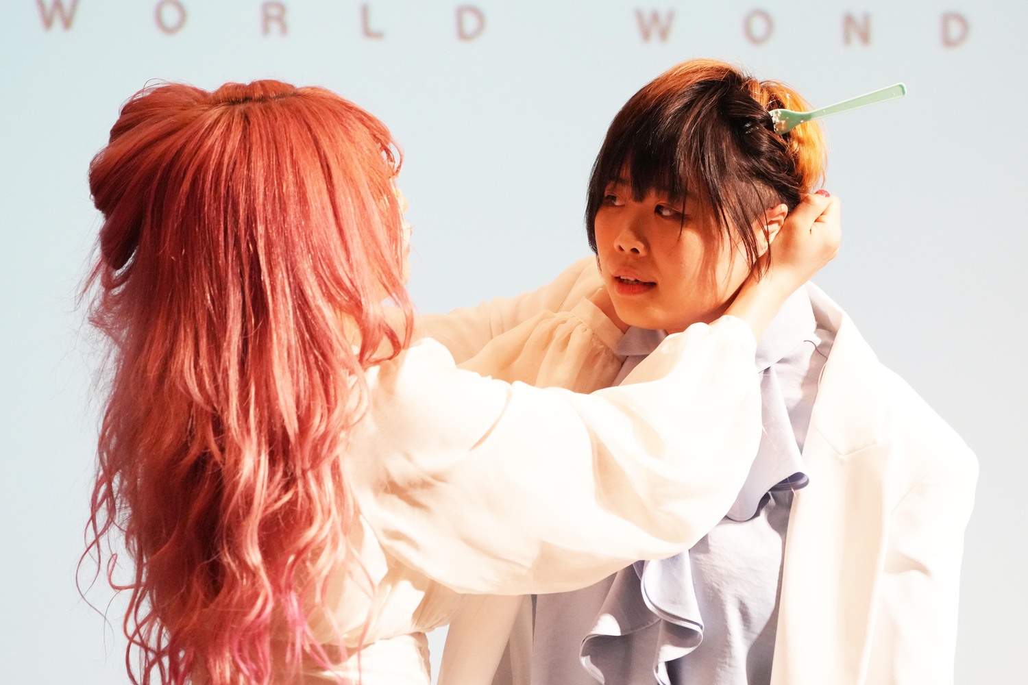 中野たむもフォークで応戦した