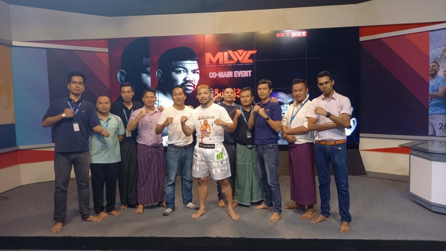 歓待してくれたミャンマーの人々　写真は本人提供