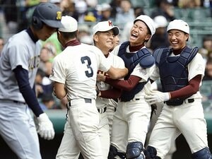 38年ぶりセンバツ優勝も見えてきた!?高知が誇る“二人で一つ”の継投術。 