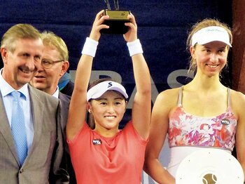 7年目のツアー初優勝、土居美咲が見せた覚醒。～善戦止まりだったテニスが乗り越えた“あとちょっと”～＜Number Web＞ photograph by KYODO
