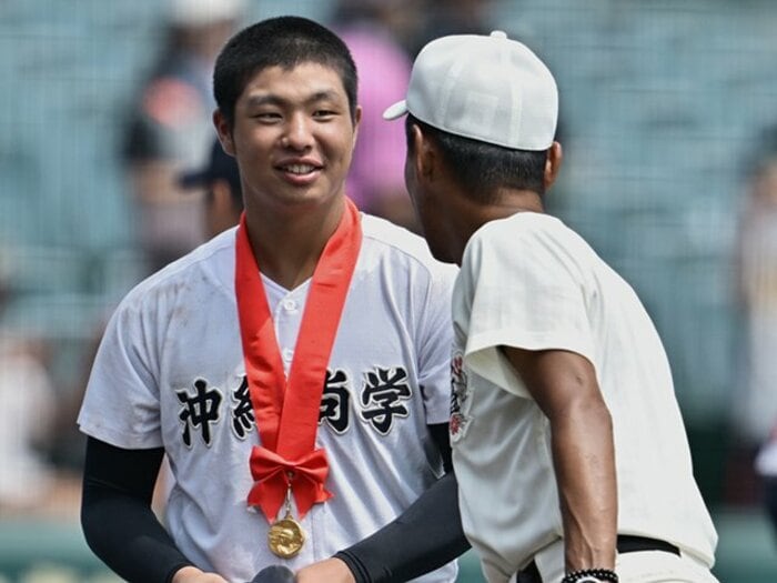 「硬い雰囲気にしたくない」涙の日大三も優勝・沖縄尚学も監督、先輩後輩が“主従・上下関係”に縛られず…広陵問題に揺れた甲子園で見た希望＜Number Web＞ photograph by Hideki Sugiyama