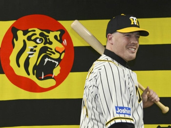 巨人の極端な阪神“ボーアシフト”。効果を清原、松井の打撃論から考察。＜Number Web＞ photograph by KYODO