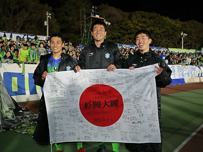 あえて杉岡大暉と齊藤未月に厳しく。心に響いた湘南チョウ監督の親心。＜Number Web＞ photograph by J.LEAGUE