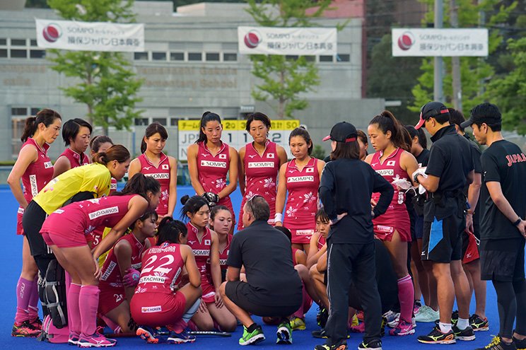 オランダ戦後には厳しい表情でチームを引き締める場面も。