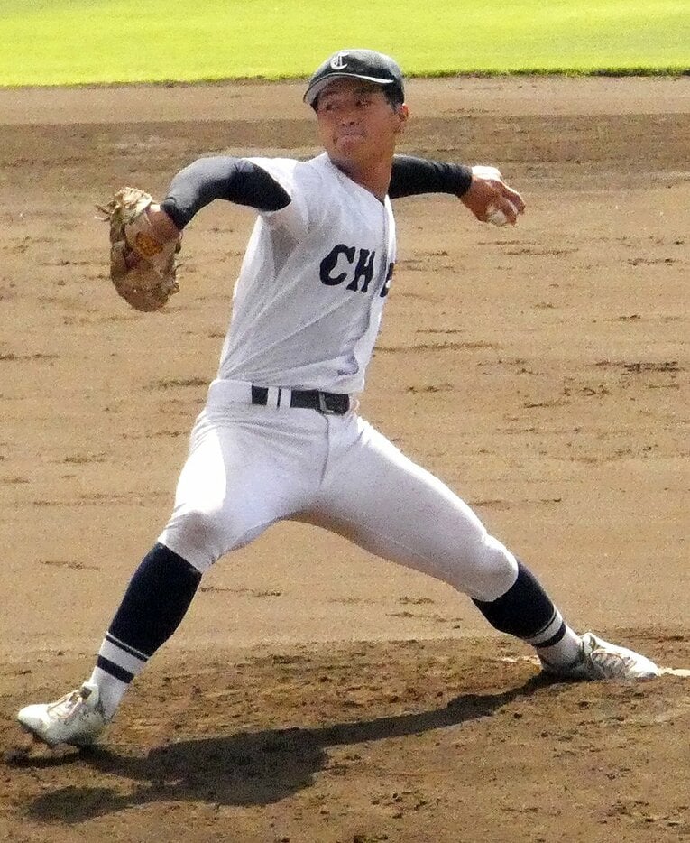 今夏、千葉大会で力投する加賀谷。最高球速は144km、貴重な左腕だ ©Sankei Shimbun