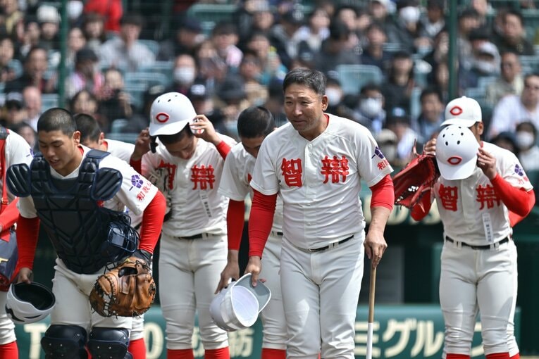 【超楽しそうで礼儀正しい…智弁和歌山ナイン＆監督のテレビに映らない表情／全10枚】©Hideki Sugiyama