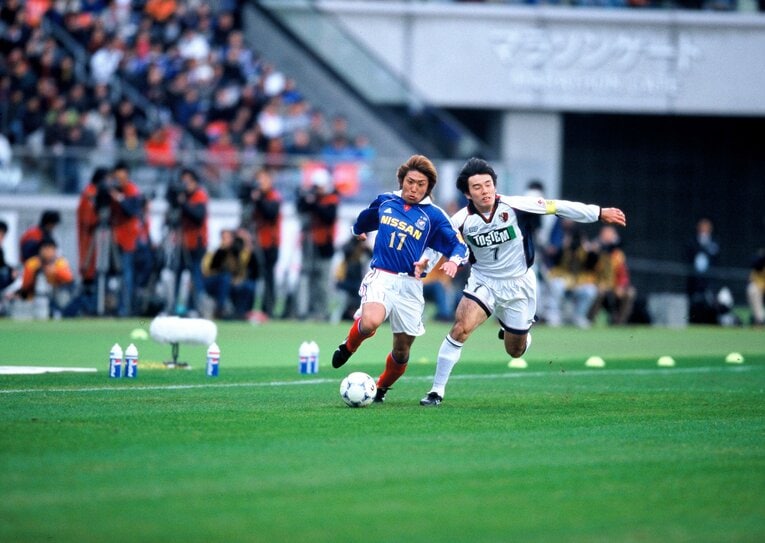 横浜F・マリノスFW木島良輔とのマッチアップ（2000年チャンピオンシップ第1戦）　©︎Kazuaki Nishiyama
