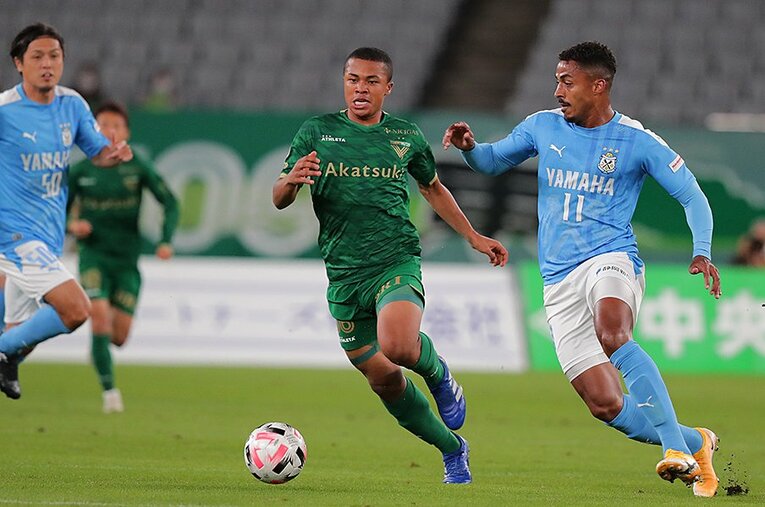 世代別代表でも好プレーを見せている藤田譲瑠チマ。ヴェルディでいま一番見ておきたい選手だ ／ photograph by J.LEAGUE