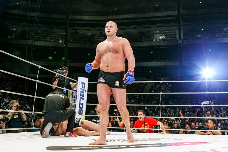 柔道五輪金メダリストを相手に、スタンドパンチであっけなくKO勝ちを収めた