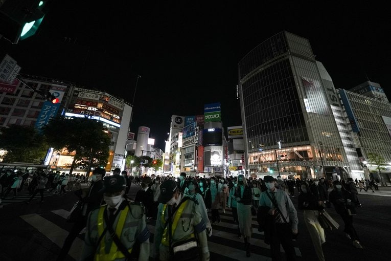 オーストラリア人記者、ルグランド氏が驚いた真っ暗な渋谷のスクランブル交差点（写真は4月の緊急事態宣言下で）　©JIJI PRESS