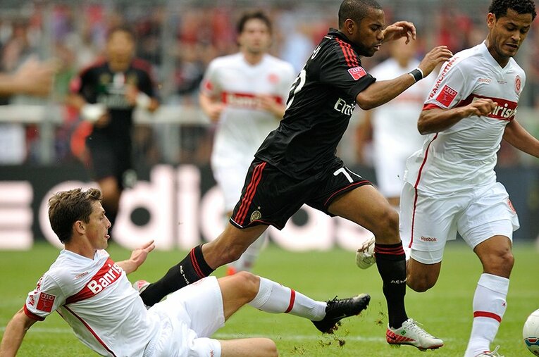 2011年、ミラン時代のロビーニョ。ドリブルキングとして日本だけでなく世界的にも人気だった選手だが……。 ／ photograph by Takuya Sugiyama