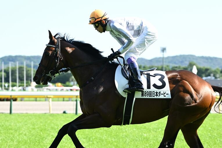 2022年の日本ダービーを制した武豊とドウデュース　©Keiji Ishikawa