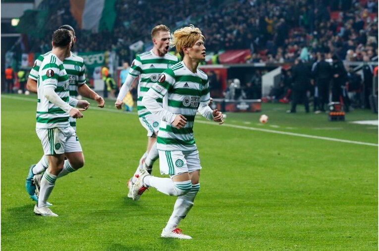 古橋亨梧のスパイクに「日の丸とKyogo」 セルティックでの絶好調ぶりを撮って体感した“スピードと日本代表での期待”(27)