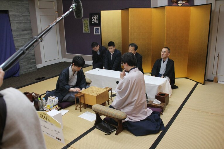 カド番に立たされた藤井八冠。悔しさと、気品ある振る舞い（全14枚中の6枚目）©NumberWeb