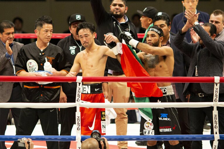 2018年3月1日、再戦で計量失格を犯した上で山中をKOし、喜びを爆発させるネリ　©Naoki Kitagawa