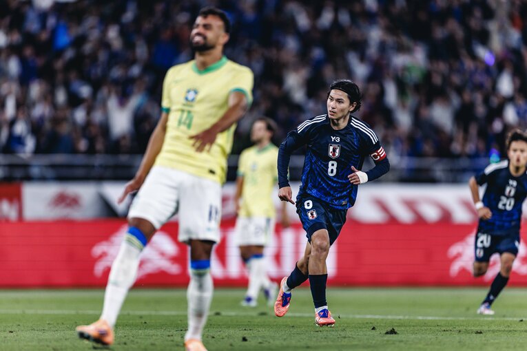 ブルーノのミスと南野のゴールは、戦況が一転するきっかけとなった　©Kiichi Matsumoto