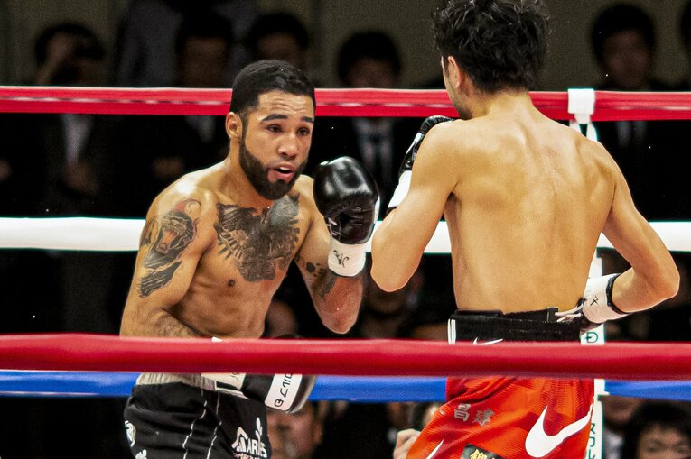 ドーピング違反に終わった第1戦に続き、山中慎介との第2戦は計量オーバー。2RでKO勝ちを収めたものの、後味の悪い結果に　©Naoki Kitagawa