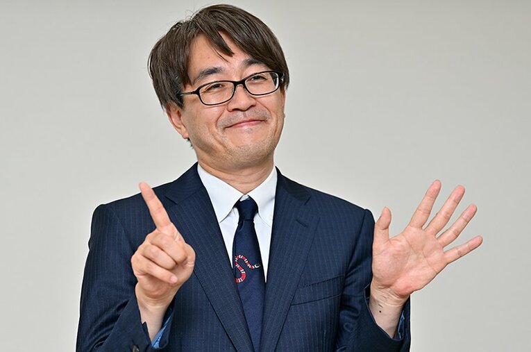 1500勝を達成した羽生善治九段。36年前のデビュー戦は、どのような展開だったのだろうか ／ photograph by KYODO