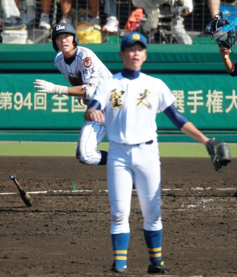 最後の夏は2回戦で浦和学院に敗れた（手前が当時の岡野祐一郎） ©JIJI PRESS
