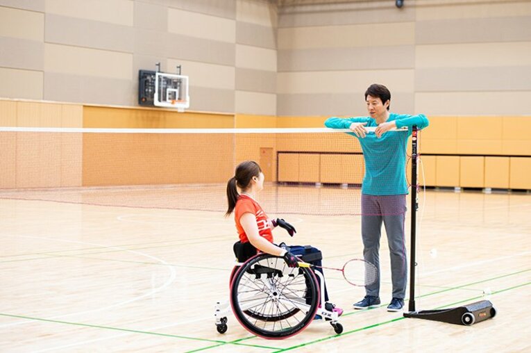 〈金メダル獲得〉松岡修造がラリーで「わ！ 取れない！」に「キャハハ！」 パラバドミントン里見紗李奈は“ゆるふわ”だけどスゴく“負けず嫌い”(3)