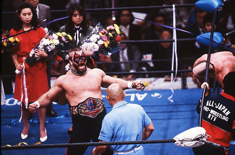 公式ツイッターで発表されたアニマル・ウォリアーの訃報。武藤敬司ら日本のレスラーたちもSNSなどで追悼コメントを寄せた ／ photograph by Moritsuna Kimura/AFLO