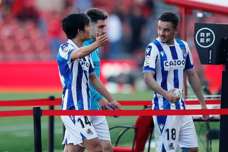 「クボは好きだよ。いつか…」古巣少年ファンが愛する久保建英21歳「マジョルカ帰還で大拍手→元戦友とハグ」を撮って感じたこと(36)