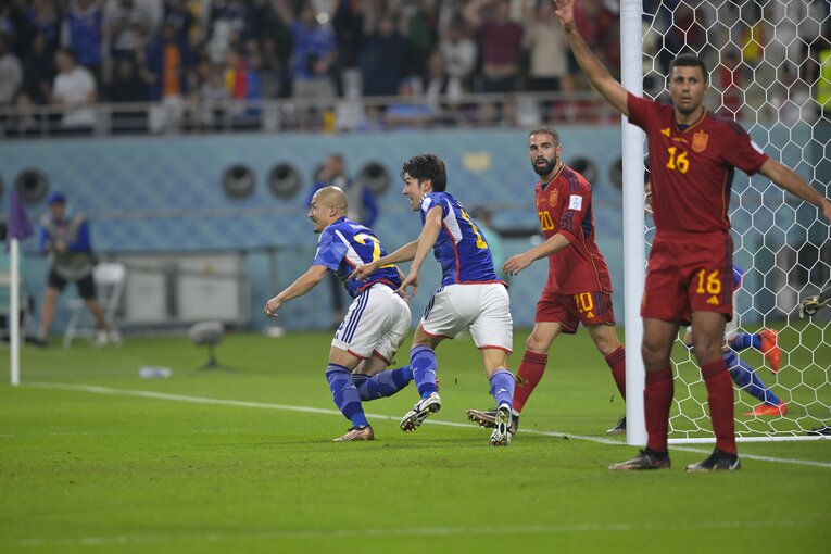 田中碧が身体全体を使って押し込む（奇跡のゴールシーン　21／57）©Koki Nagahama/JMPA