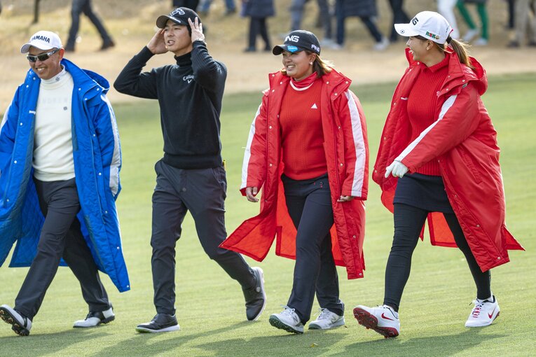 渋野日向子、鈴木愛、石川遼、谷口徹（2019年 日立3ツアーズ選手権）©︎Takuya Sugiyama
