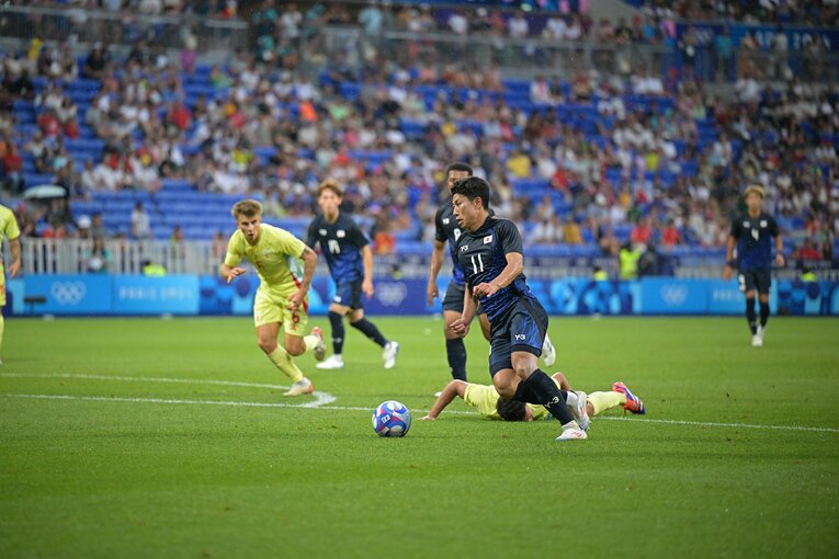 細谷真大がスペイン戦の後半に迎えた決定機（1枚目／全5枚）©Takuya Kaneko/JMPA