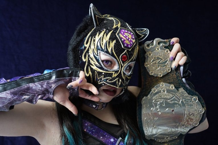 黒い虎に生まれ変わり、ハイスピード王者となったスターライト・キッド。その不敵な表情にベビーフェイスの面影はない ／ photograph by Essei Hara