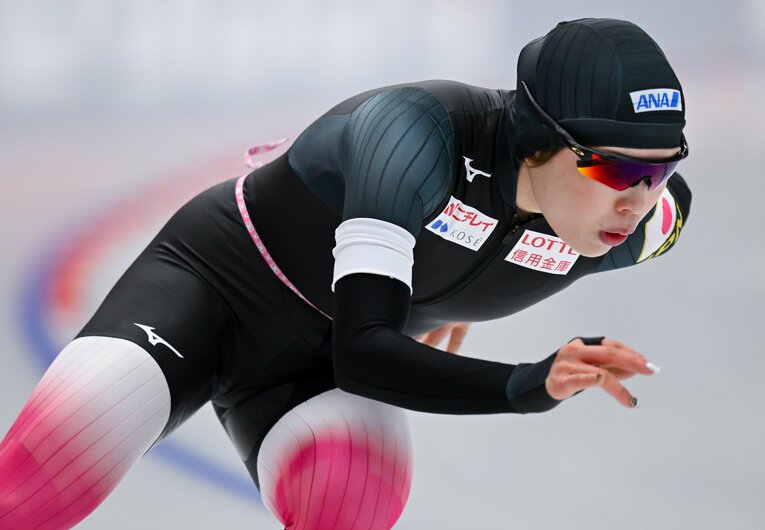 2026年1月、ワールドカップで進路妨害の被害に遭った佐藤綾乃のレース写真　©JIJI PRESS