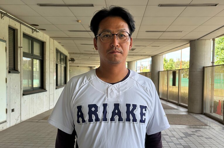 春夏通じて初の甲子園出場となった熊本・有明高校を率いる高見一茂監督。さまざまな「人の縁」が初戦の逆転劇を生んだと語る ／ photograph by Genki Taguchi