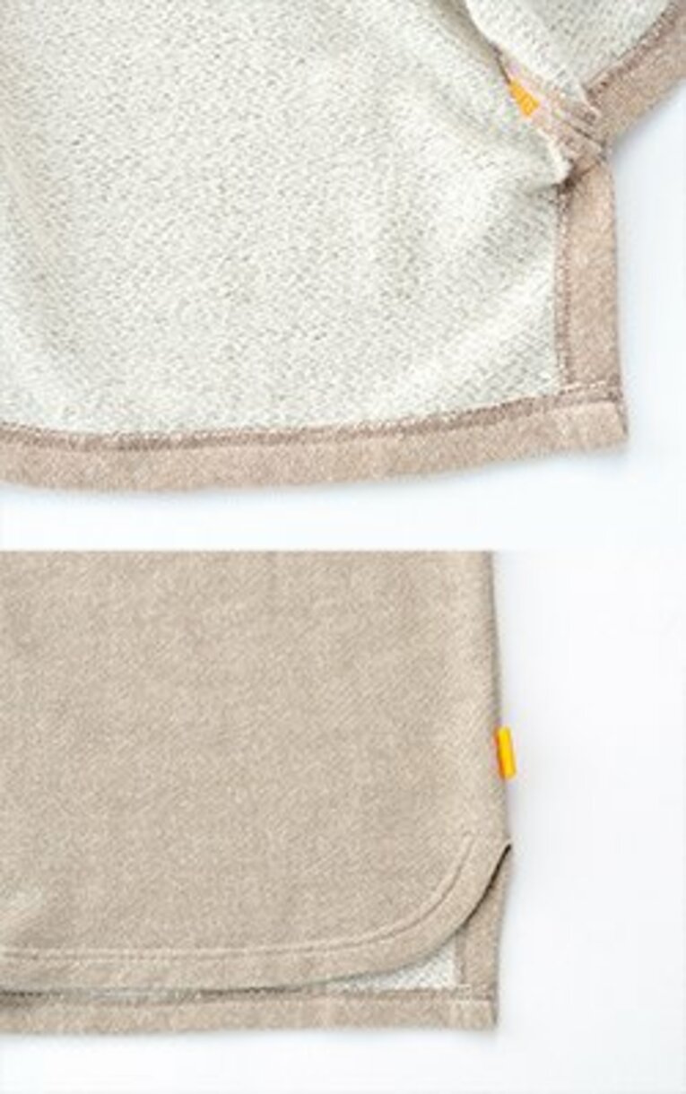 【写真上】 裏地に4ナノという超微細なコロイド状に特殊加工したプラチナなどの鉱物を織り込んでいる。洗濯などでそれらが脱落することはなく、半永久的にリラックス効果が持続する。
【写真下】 トップの裾は前面を丸くカットしているため、ボトムのウェストから出して着てもOK。部屋着だけでなく、普通のカジュアルファッションとして着回すことができる。 