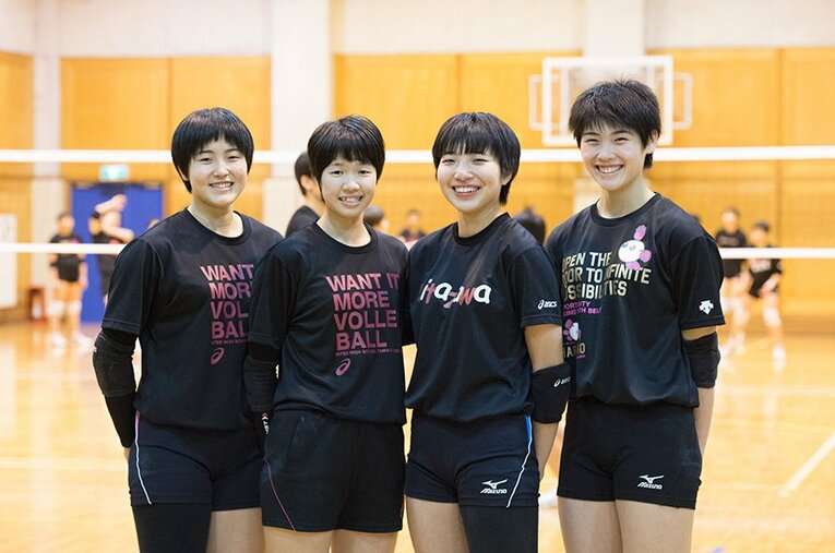 春高連覇の中心となった3年生の（左から）山口珠李、山崎のの花、堀江美志、黒後愛は、今年Vリーグ入りが決まっている。 ／ photograph by Hirofumi Kamaya