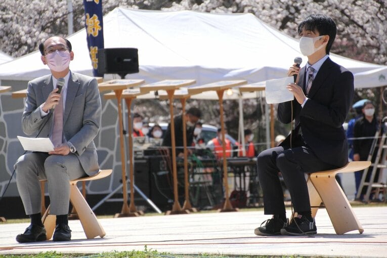 藤井聡太竜王「大変参考になったで“ござる”」初出演した《人間将棋》を現地取材… 観る将マンガ家が超楽しんで描いてみた(27)